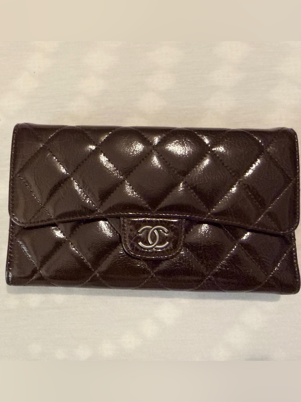 CHANEL Interlocking CC Quilted Leather Wallet - Black.